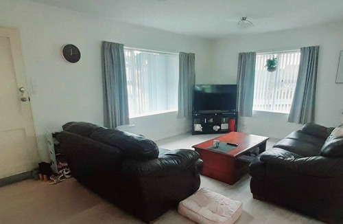 Newlands House | A place to stay in a home with the Host, bring your pets along.