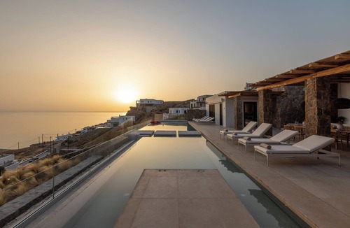 Agios Stefanos Villa | A Serene Paradise Overlooking the Endless Aegean Blue!