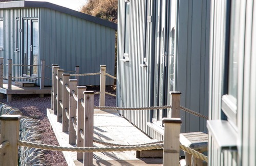 Anstruther Cabin | A standard beach hut that sleeps 4 guests in 1 bedroom