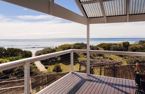 Turners Beach House | A stunning house right on the beach in a quiet and relaxed seaside location.