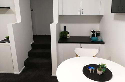 Hobart Central Business District Apartment | A trendy studio apartment: an easy stroll to CBD, Salamanca Market & waterfront!