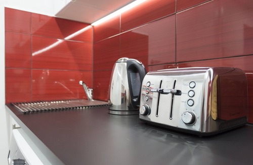 Hobart Central Business District Apartment | A trendy studio apartment: an easy stroll to CBD, Salamanca Market & waterfront!