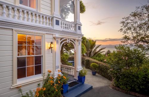 Britannia Heights Apartment | Abel Abode -Te Whare Rangi