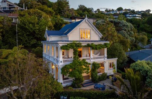 Britannia Heights Apartment | Abel Abode -Te Whare Rangi