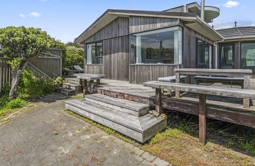 Waikanae House | Absolute Beachfront Bliss - Waikanae Beach Home