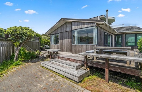 Waikanae House | Absolute Beachfront Bliss - Waikanae Beach Home