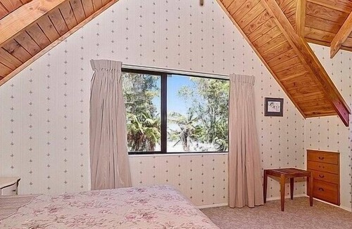 Okere Falls Cottage | Absolute Lakefront Favourite - Holiday Home