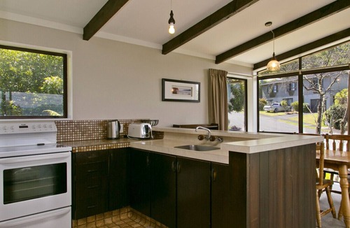 Acacia Bay Cottage | Acacia View at No. 3 - Acacia Bay Holiday Home