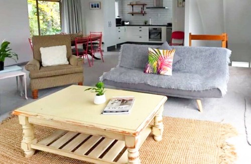 Taupo House | Across Lake & 5 Min Walk to Town *No Service Fee*