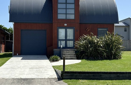 Waitarere Beach House | After Dune Delight 3 Bedroom, 2 Bathroom, fully fenced Home