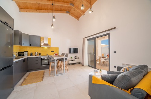 Mousata Villa | Agrantou #strawcottage