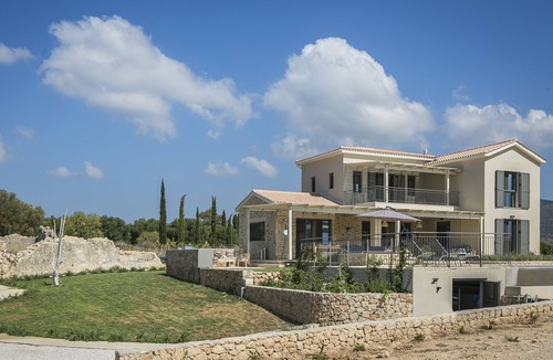 Pesada Villa | Agriasparengia : Stunning Villa with Pool ,sea/mountain view, 5 rooms/bathrooms