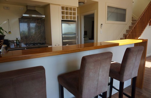 Raglan Apartment | Ahi Apartment with Tasman Sea views