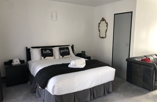 Hamilton North Hotel | Alcamo Hotel & Conference Centre