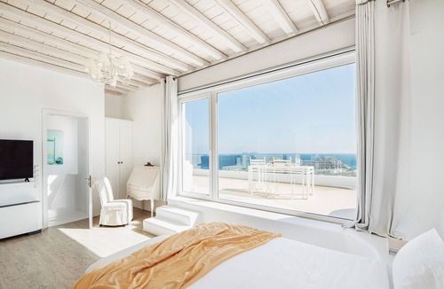Kalafatis Villa | Alegria Mykonos: 14 Suites and Bedrooms for Groups up to 28 Guests