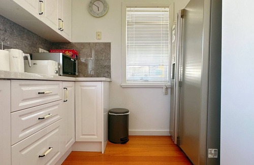 Warrane Apartment | All-Seasons Comfort - Close to CBD & Air port