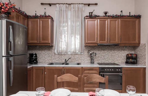 Petrokefalion House | Aloni Home,family holiday,relaxing and quiet place,private parking,garden