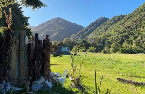 Upper Takaka Cabin | Alpacas Off Grid - Treehouse & Hut