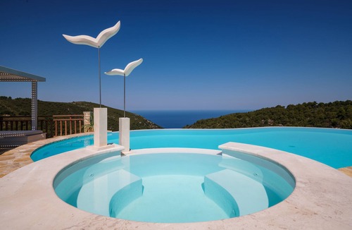 Anafonitria Villa | Amara Villa - Luxurious 6 Bedroom Villa with Private Pool