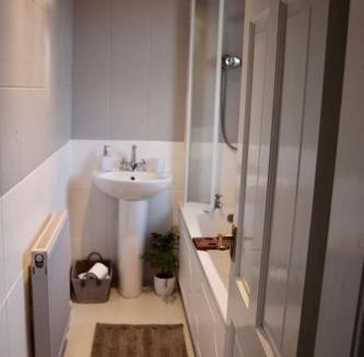 Cardonald Apartment | Amazing 2-Bed Home w/Private Garden Free Parking
