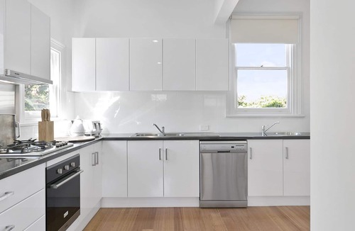 Hobart Central Business District House | Amberley - circa 1880's luxurynIdeal larger groups 5 b’rooms sleeps 9