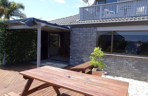 Whakatane House | An executive style home nestled in a quiet cul de sac .