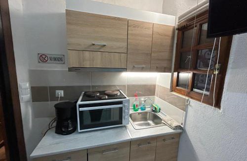 Ano Poli Apartment | Ano Poli Studios 4