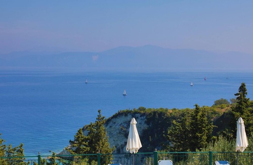 Koutsi Apartment | Antigoni Villa Tria in Longos
