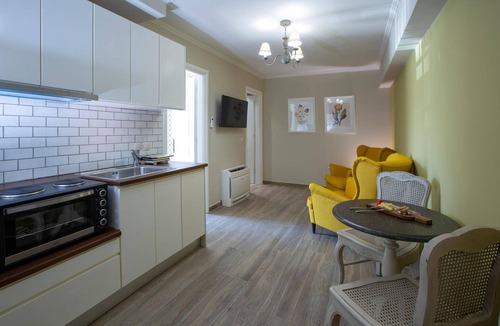 Nidri Apartment | Apartment '1br Suite with Small Balcony' with Balcony and Air Conditioning