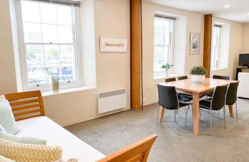 Sullivan's Cove Apartment | Apartment ∙ 2 bedrooms ∙ 4 guests