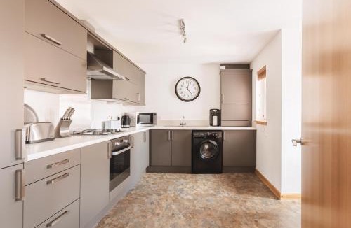 Cellardyke Apartment | Apartment - 2 Bedrooms - Pet Friendly - Parking