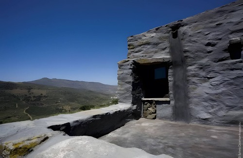 Tinos Apartment | Apartment 'Alonaki Tinos Rental' with Mountain View, Wi-Fi and Air Conditioning