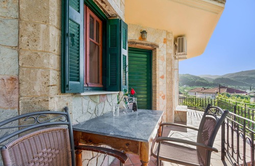 Limni Keri Apartment | Apartment 'Angela' with Shared Garden, Wi-Fi and Air Conditioning