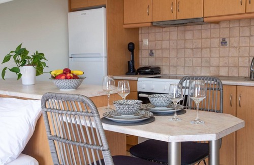 Lixouri Apartment | Apartment 'Anthi's Central' with Sea View, Wi-Fi and Air Conditioning