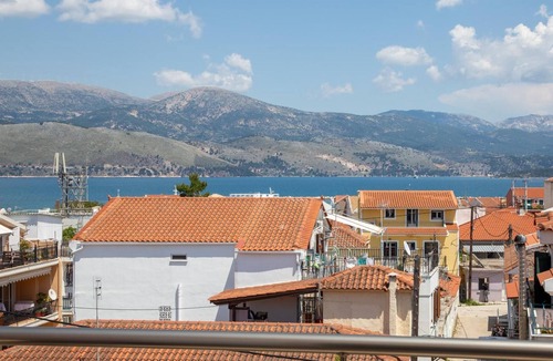 Lixouri Apartment | Apartment 'Anthi's Central' with Sea View, Wi-Fi and Air Conditioning