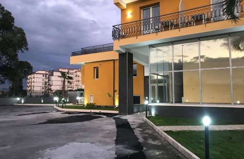 Contrada Pantano d'Arci Apartment | Apartment 'Camera 302 Con Balcone - Terrazza' with Shared Terrace, Wi-Fi and Air Conditioning