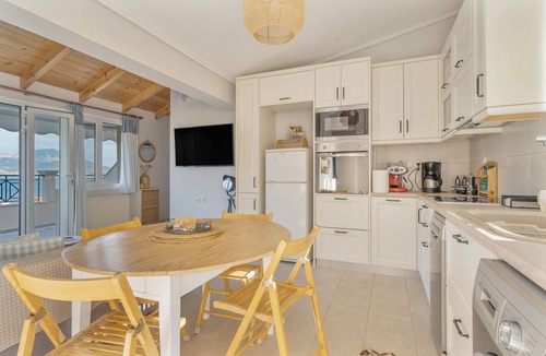 Lixouri Apartment | Apartment 'Emelia' with Sea View, Wi-Fi and Air Conditioning