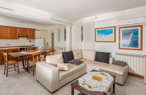 Coste Apartment | Apartment in Villa with Pool