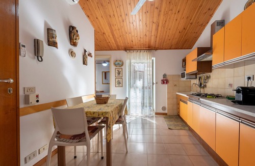 Cefalu Apartment | Apartment 'La Casetta Della Rocca' with Mountain View, Wi-Fi and Air Conditioning