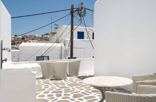 Mykonos Town Apartment | Apartment 'Le Coq' with Balcony, Wi-Fi and Air Conditioning
