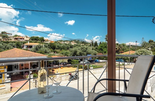 Sarlata Apartment | Apartment 'Marketos Maisonette 4pax' with Mountain View, Wi-Fi and Air Conditioning
