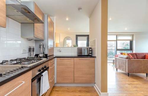 Glasgow Westend Apartment | Apartment-Private Bathroom-Two-Bedroom Argyle St 4/3