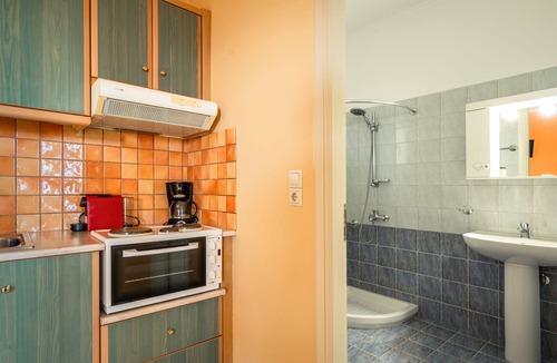 Vlachata Apartment | Apartment "Ria 1" with Sea View, Balcony & Wi-Fi