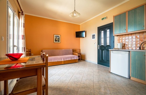 Vlachata Apartment | Apartment "Ria 1" with Sea View, Balcony & Wi-Fi