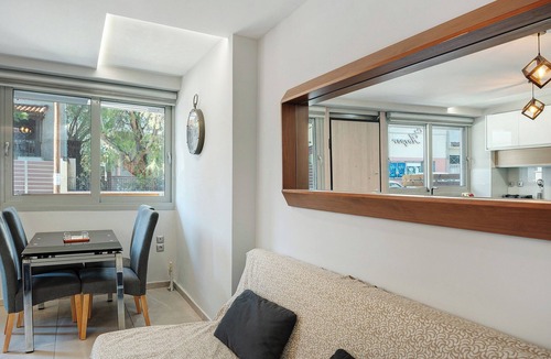 Spata-Artemida Apartment | Apartment 'Sea Side' with Private Terrace, Wi-Fi and Air Conditioning