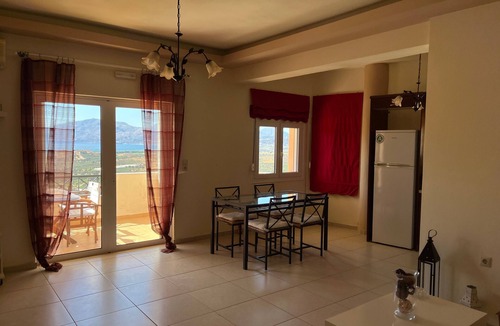 Kamilari Apartment | Apartment 'Spitiko' with Sea View, Shared Terrace and Wi-Fi
