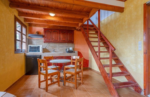 Palekastro Apartment | Apartment 'Split Level' with Mountain View, Wi-Fi and Air Conditioning