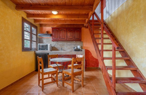 Palekastro Apartment | Apartment 'Split Level' with Mountain View, Wi-Fi and Air Conditioning
