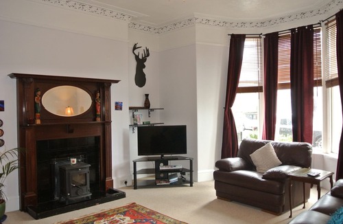 Central Aberdeen Apartment | Apartment To Suit All! Perfect Location With Easy Access To Centre Of Town