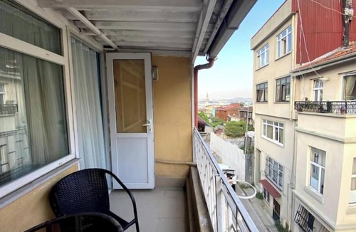 Sultanahmet Apartment | Apartment with Balcony and Kitchennn